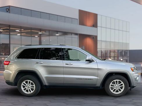 Used 2018 Jeep Grand Cherokee Laredo image 5