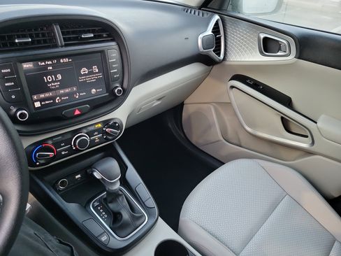 Used 2025 Kia Soul LX image 14