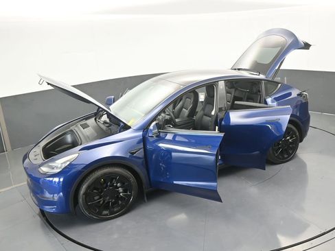 Used 2021 Tesla Model Y Long Range image 66