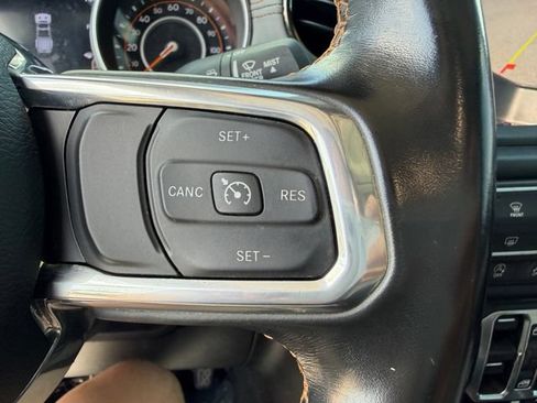 Used 2022 Jeep Gladiator Overland AWD/4WD image 16