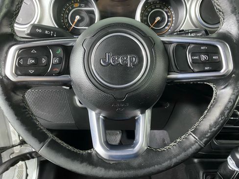 Used 2018 Jeep Wrangler Unlimited Sahara AWD/4WD image 23