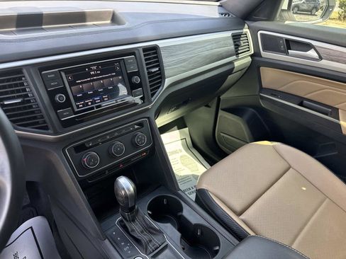 Used 2022 Volkswagen Atlas Cross Sport SE image 22