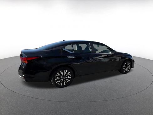 Used 2025 Nissan Altima 2.5 SV FWD image 15