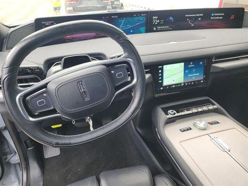 Used 2025 Lincoln Navigator Reserve w/ Jet Appearance Package image 13