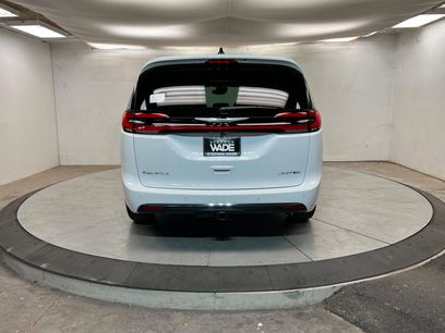 New 2026 Chrysler Pacifica Limited w/ Trailer Tow Group