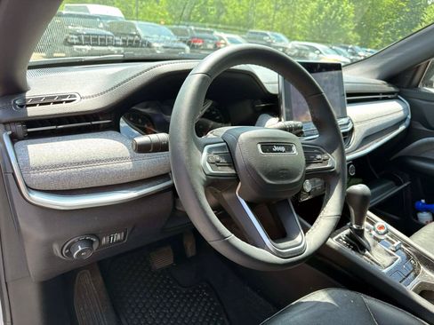 Used 2023 Jeep Compass Latitude AWD/4WD image 10