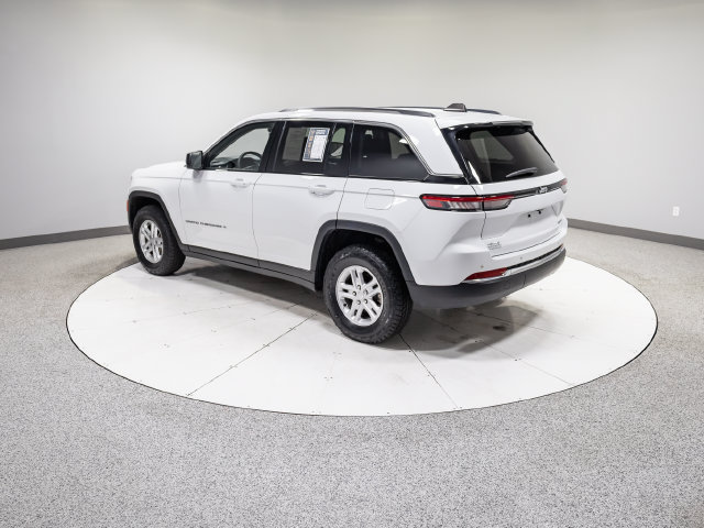 Used 2023 Jeep Grand Cherokee Laredo AWD/4WD image 29