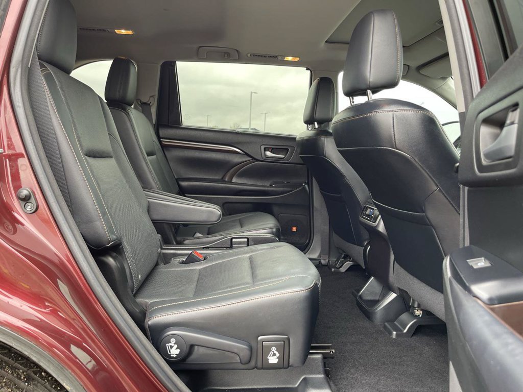 Used 2016 Toyota Highlander Limited FWD image 25
