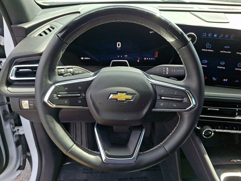 Used 2025 Chevrolet Traverse LT w/ Enhanced Driving Package FWD image 18