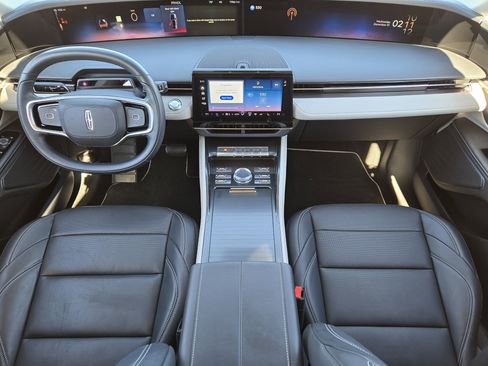 Used 2024 Lincoln Nautilus Premier image 29