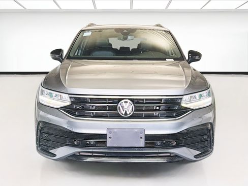 Used 2023 Volkswagen Tiguan SE R-Line image 2