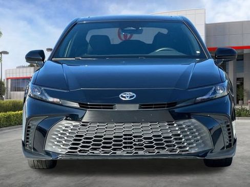 Used 2025 Toyota Camry SE w/ Convenience Package FWD image 12