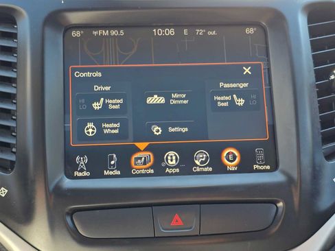 Used 2016 Jeep Cherokee Trailhawk w/ Comfort/Convenience Group AWD/4WD image 28