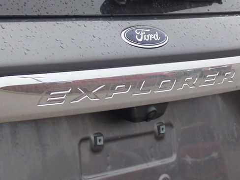 Used 2021 Ford Explorer Limited w/ Equipment Group 301A image 13