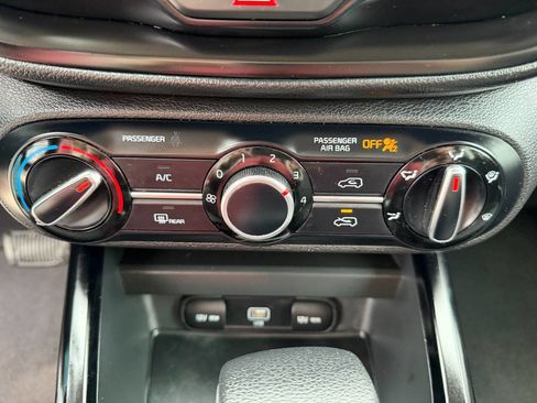 Used 2022 Kia Soul LX image 33