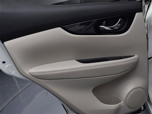 Used 2019 Nissan Rogue Sport SV image 15