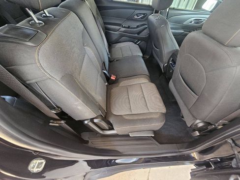 Used 2021 Chevrolet Traverse LS FWD image 12