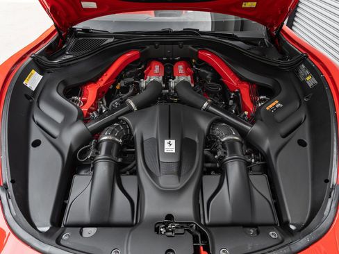 Used 2024 Ferrari Roma Spider image 30