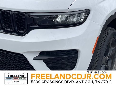 New 2025 Jeep Grand Cherokee Altitude w/ Trailer Tow Package AWD/4WD image 9