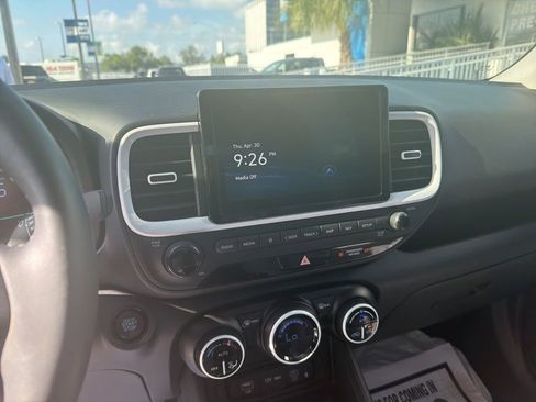 Used 2025 Hyundai Venue Limited FWD image 15