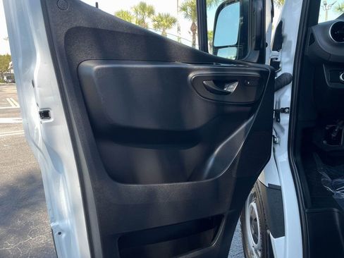 Used 2025 Mercedes-Benz Sprinter 2500 image 14