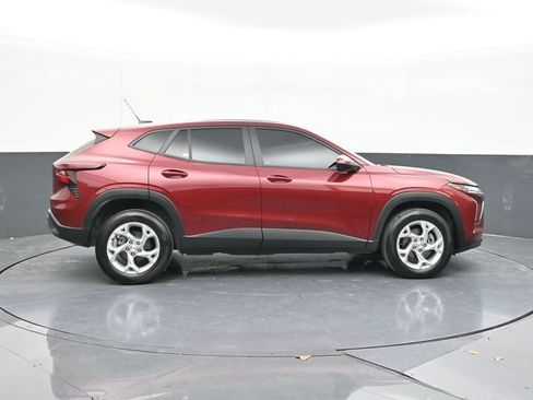 Used 2024 Chevrolet Trax LS w/ LS Convenience Package image 18