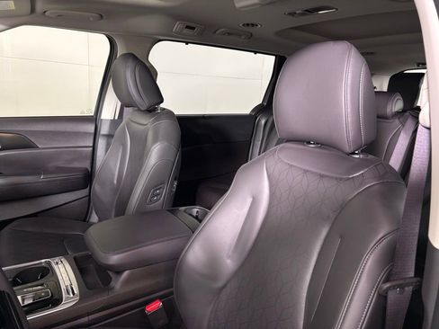 New 2026 Kia Carnival SX w/ SX Dark Edition Package FWD image 19