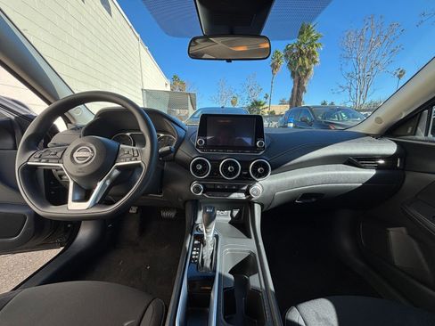 Used 2025 Nissan Sentra SV image 33