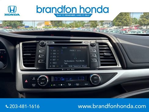 Used 2017 Toyota Highlander Plus AWD/4WD image 19