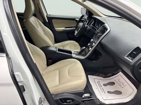 Used 2016 Volvo XC60 T5 Premier w/ Proximity Package FWD image 23