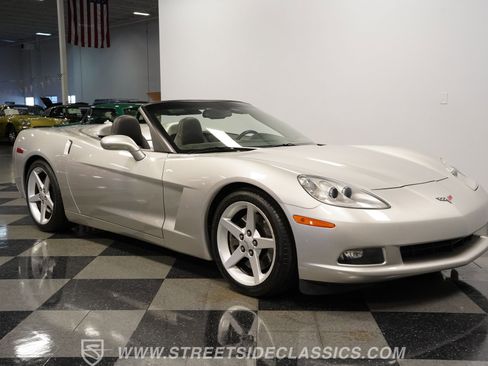Used 2005 Chevrolet Corvette Z51 Convertible w/ Preferred Equipment Group image 16