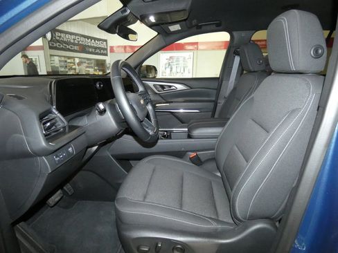 Used 2025 Chevrolet Traverse LT image 10
