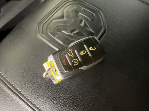 Used 2019 RAM 1500 Laramie AWD/4WD image 28