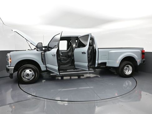 Used 2024 Ford F350 Lariat w/ Chrome Package image 50