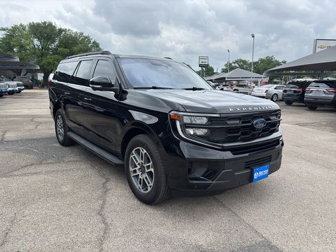 Used 2025 Ford Expedition Max Active RWD image 3