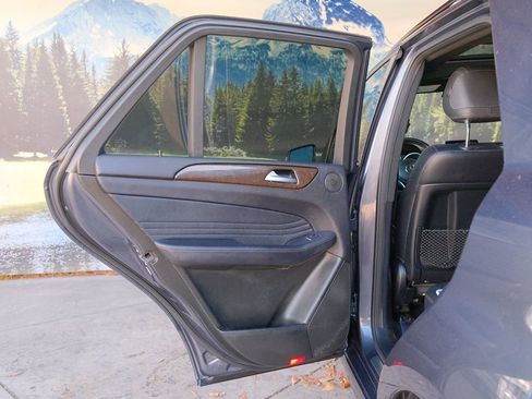 Used 2016 Mercedes-Benz GLE 350 w/ Premium Package image 37