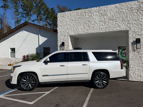 Used 2016 Cadillac Escalade ESV Platinum image 2
