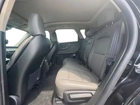 Used 2025 Lincoln Corsair AWD w/ Jet Appearance Package image 18