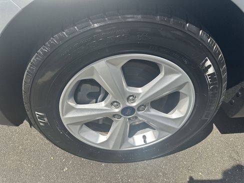 Used 2022 Ford Edge SE image 29