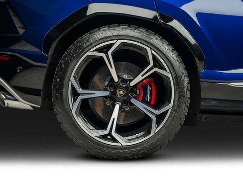 Used 2019 Lamborghini Urus AWD/4WD image 27