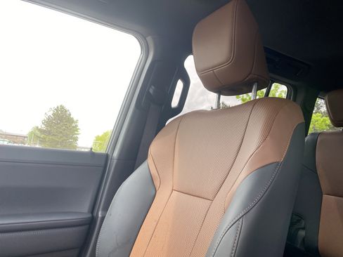 Used 2025 Lexus GX 550 w/ Accessory Package (2T) image 21