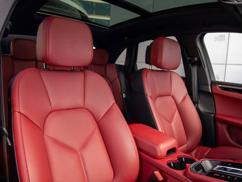 Certified 2025 Porsche Macan image 27