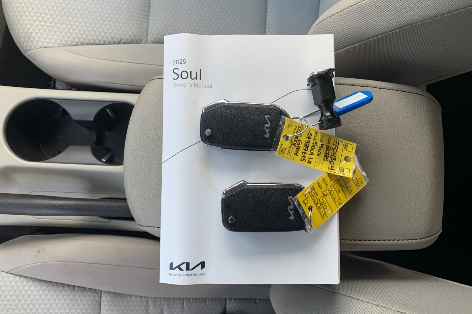 Used 2025 Kia Soul LX w/ LX Technology Package FWD image 9