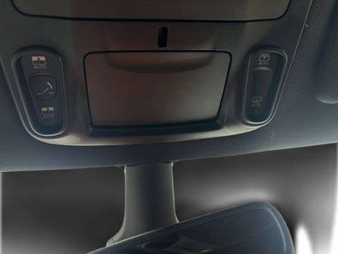 New 2026 Chrysler Pacifica Limited image 19