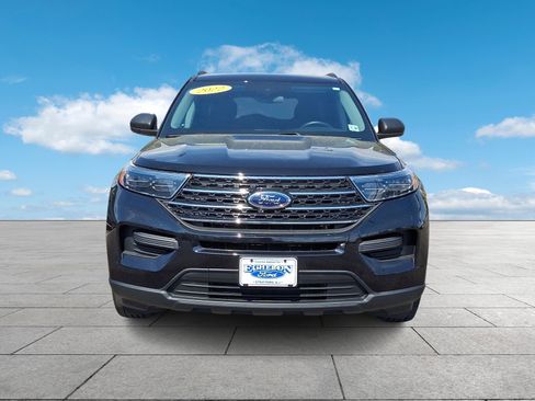 Certified 2022 Ford Explorer XLT w/ Class IV Trailer Tow Package image 2