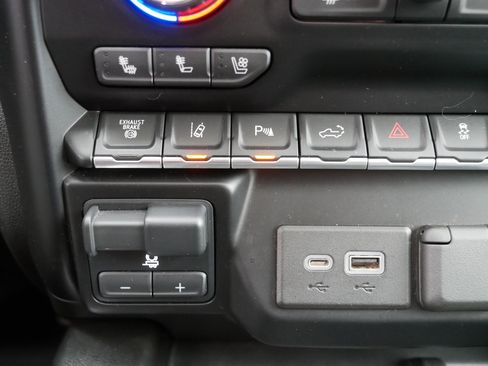 Used 2021 Chevrolet Silverado 2500 LTZ w/ LTZ Premium Package image 31