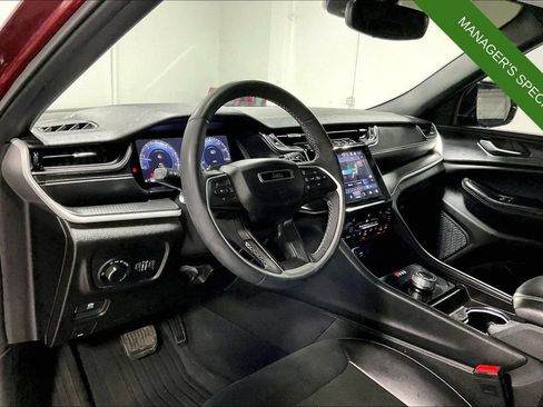 Used 2024 Jeep Grand Cherokee L Laredo AWD/4WD image 16