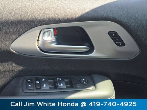 Used 2024 Chrysler Pacifica Limited FWD image 26