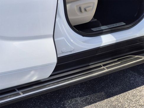 Used 2020 Toyota Highlander Limited image 11