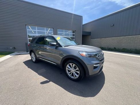 Certified 2023 Ford Explorer Limited w/ Equipment Group 301A AWD/4WD image 3